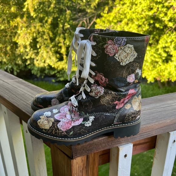 Mael floral combat lace up boots - Picture 3 of 11